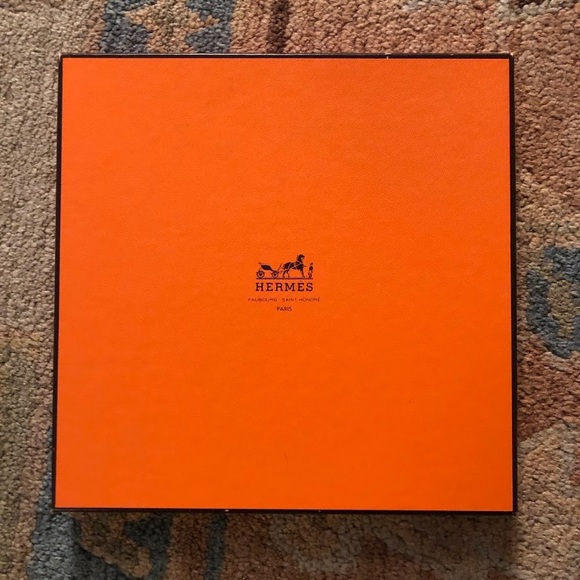 Vintage Hermès Scarves - Picture 2 of 16